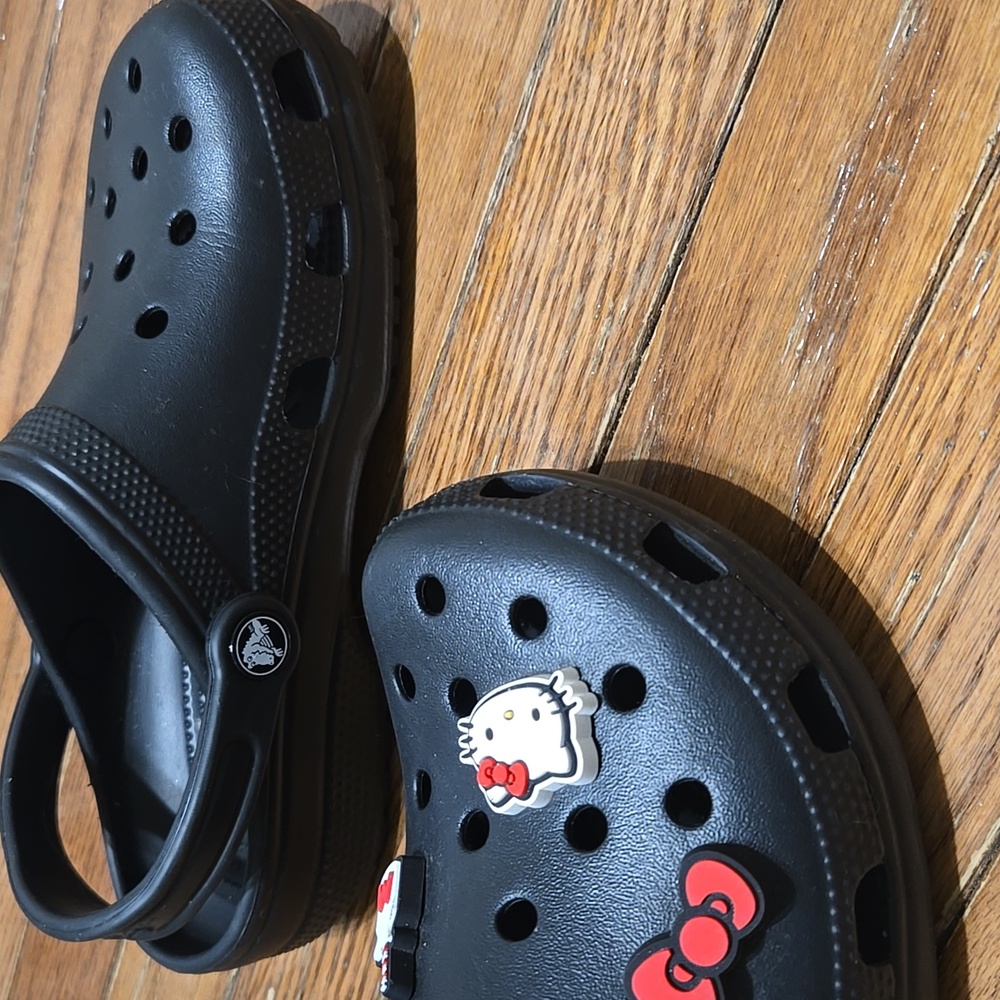Hello Kitty  Black Crocs - Picture 3 of 3